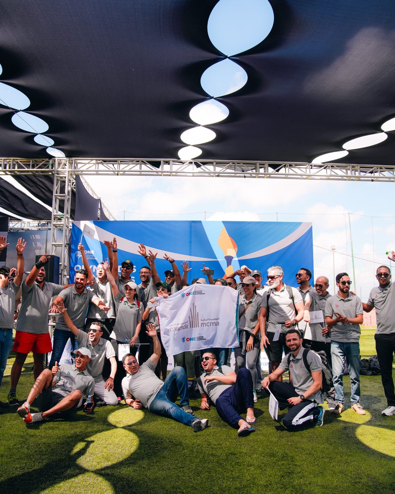 Les équipes MCMA célèbrent aux Olympiades ONE