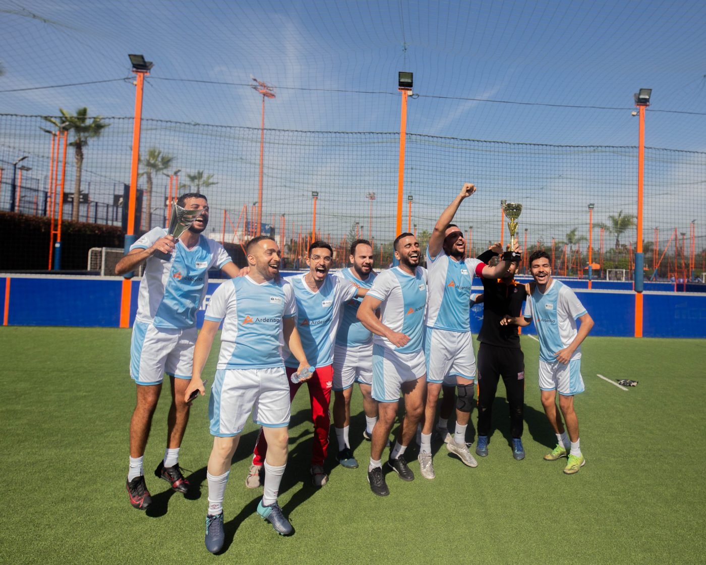 Avito célèbre sa victoire à l'Opening Cup
